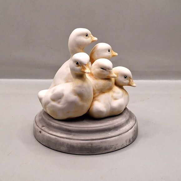 Vintage Ducklings Baby Duck Figurine Sculpture Easter Made in The USA Porcelain - Picture 2 of 5